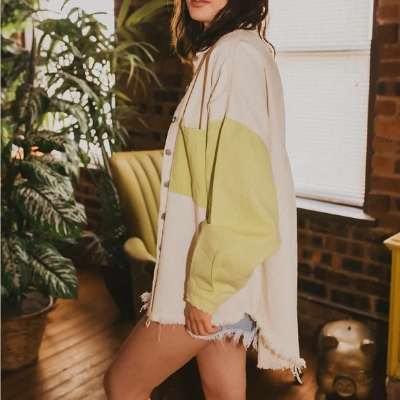 Women's Two-Tone Shacket - Picture 4 of 7